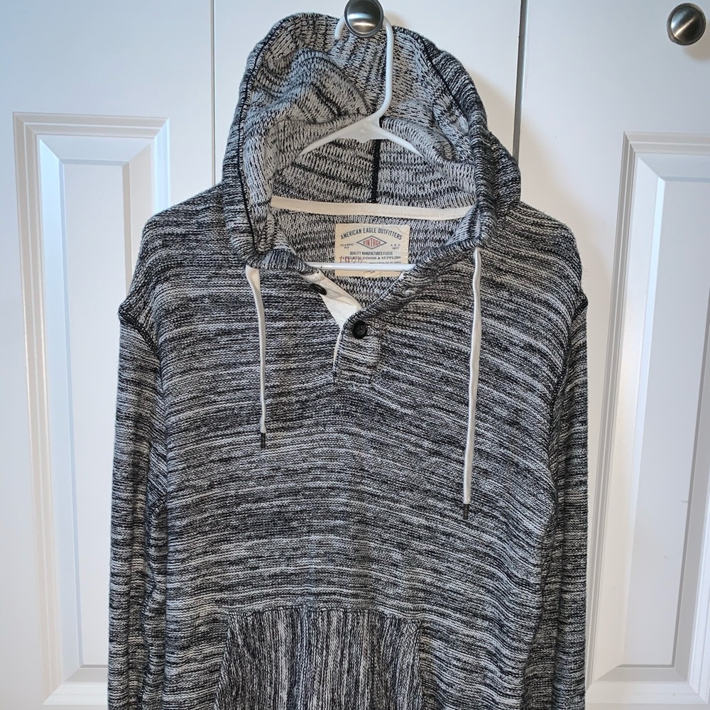 Hooded long sleeve pullover
